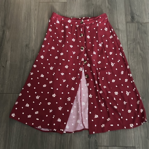 The Drop. Charlotte Bridgeman. Side button floral skirt. - Picture 4 of 9